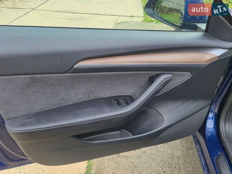 Фото Tesla Model 3 з оголошення AUTO.RIA