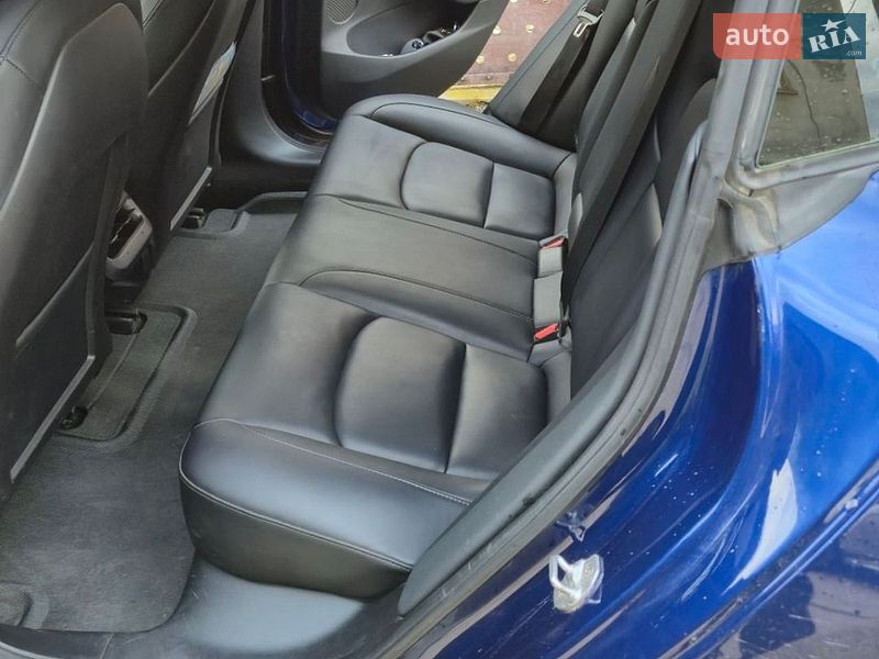 Фото Tesla Model 3 з оголошення AUTO.RIA