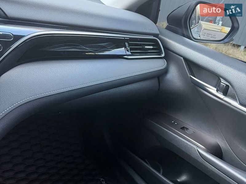 Фото Toyota Camry з оголошення AUTO.RIA