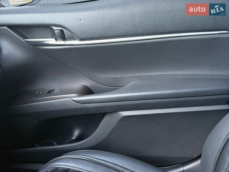 Фото Toyota Camry з оголошення AUTO.RIA