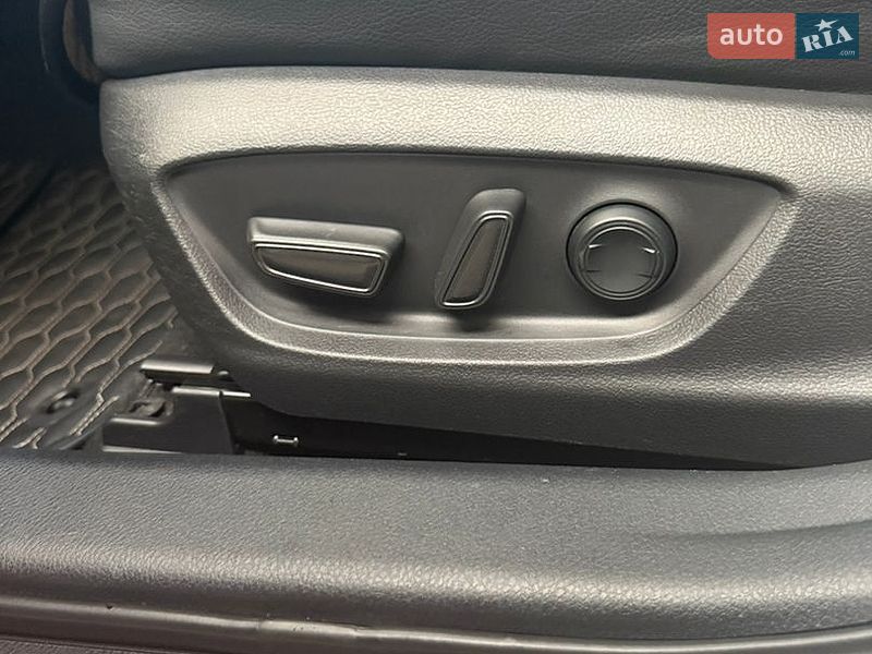 Фото Toyota Camry з оголошення AUTO.RIA