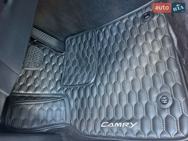 Фото Toyota Camry з оголошення AUTO.RIA