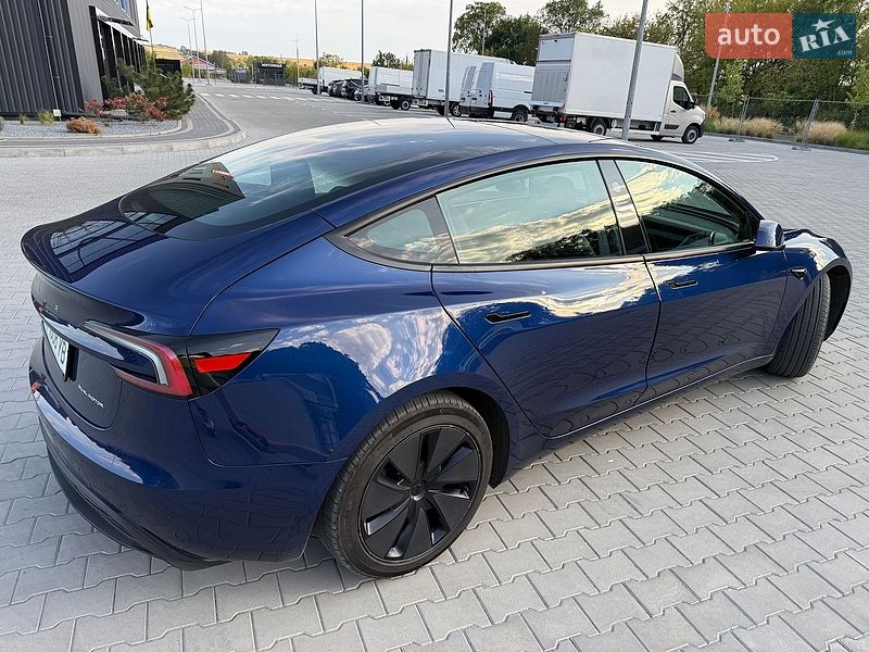 Фото Tesla Model 3 з оголошення AUTO.RIA