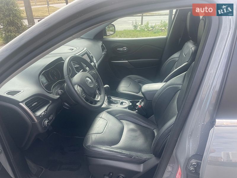 Фото Jeep Cherokee з оголошення AUTO.RIA