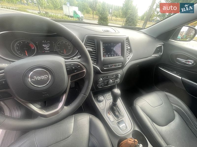 Фото Jeep Cherokee з оголошення AUTO.RIA