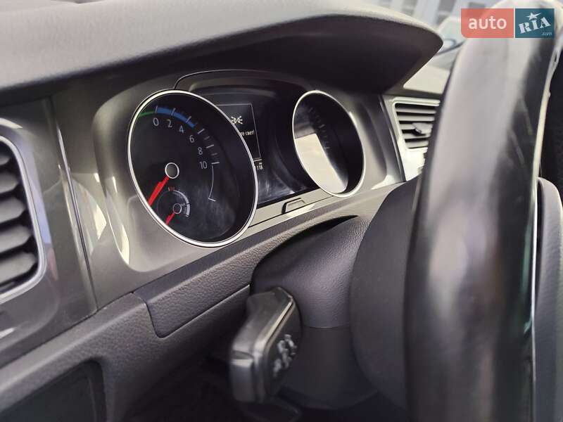 Фото Volkswagen e-Golf з оголошення AUTO.RIA