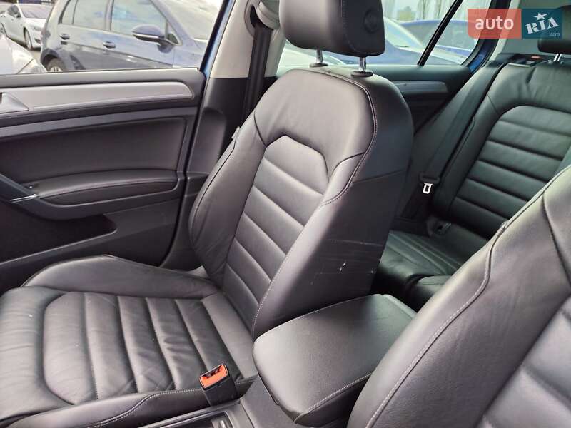 Фото Volkswagen e-Golf з оголошення AUTO.RIA