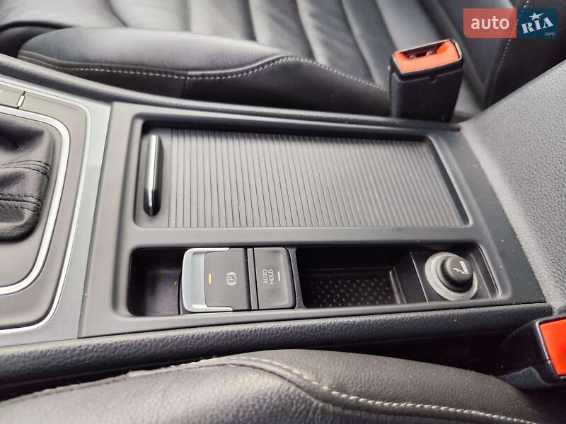 Фото Volkswagen e-Golf з оголошення AUTO.RIA
