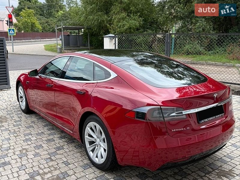 Фото Tesla Model S з оголошення AUTO.RIA