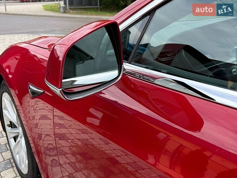 Фото Tesla Model S з оголошення AUTO.RIA