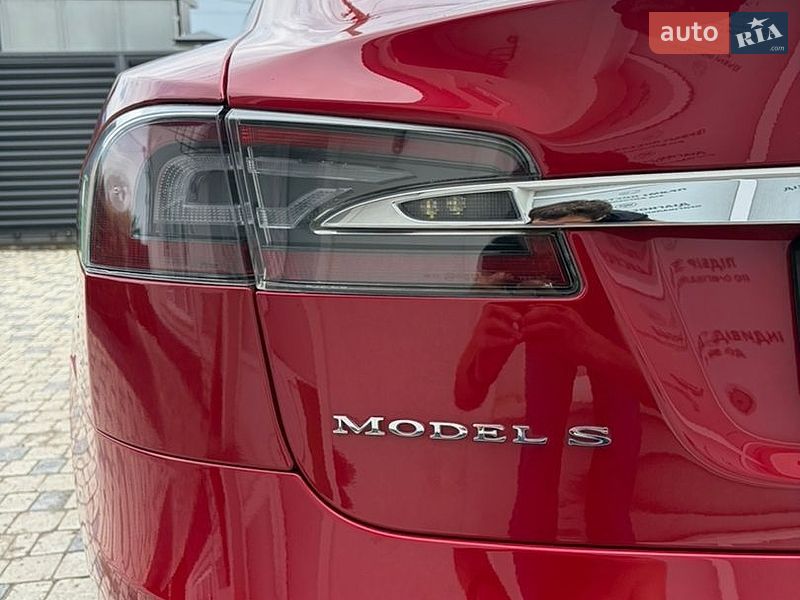 Фото Tesla Model S з оголошення AUTO.RIA