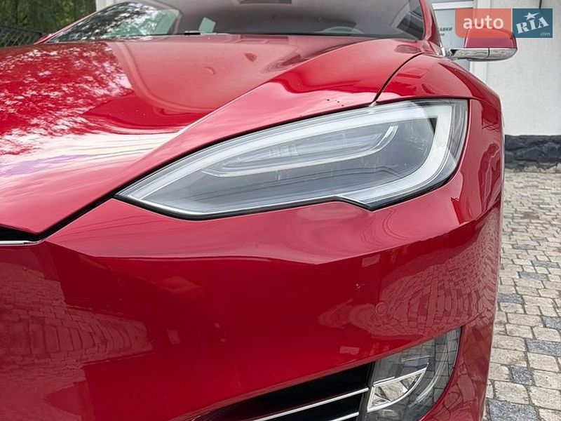 Фото Tesla Model S з оголошення AUTO.RIA
