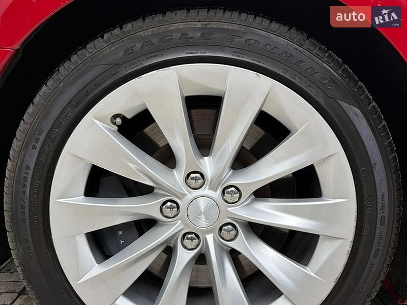 Фото Tesla Model S з оголошення AUTO.RIA
