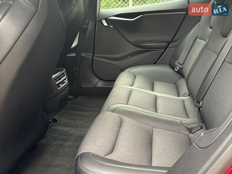Фото Tesla Model S з оголошення AUTO.RIA