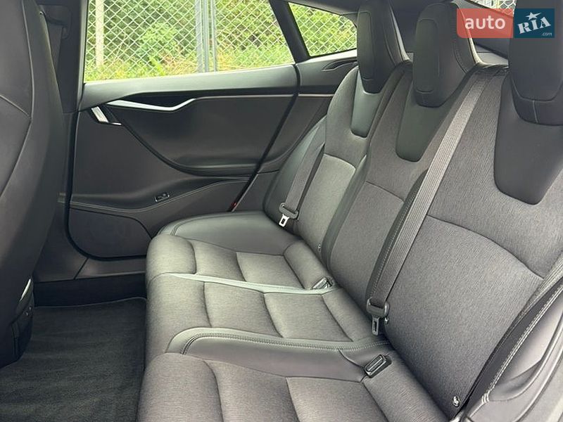 Фото Tesla Model S з оголошення AUTO.RIA