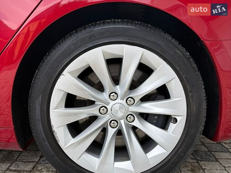 Фото Tesla Model S з оголошення AUTO.RIA