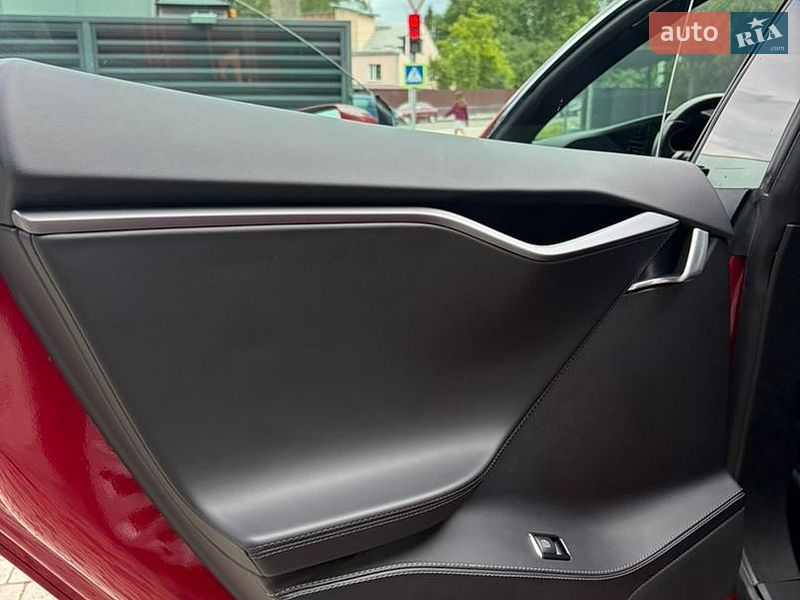 Фото Tesla Model S з оголошення AUTO.RIA