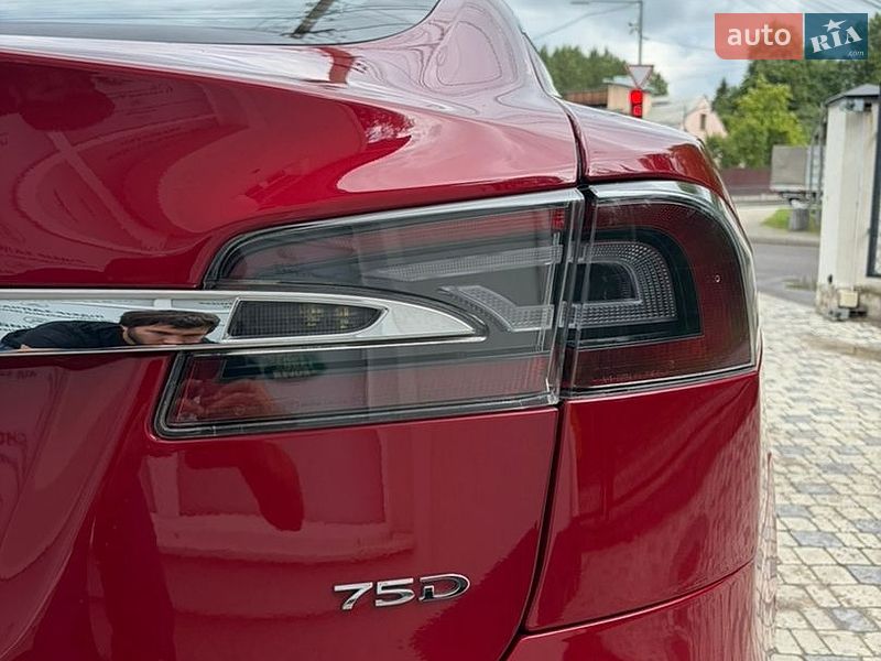 Фото Tesla Model S з оголошення AUTO.RIA