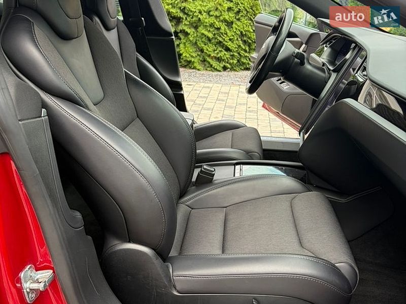 Фото Tesla Model S з оголошення AUTO.RIA