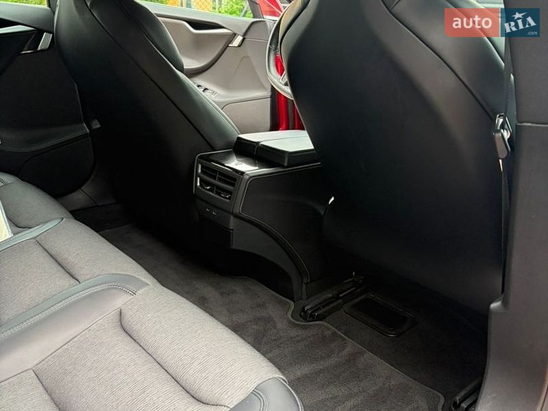 Фото Tesla Model S з оголошення AUTO.RIA