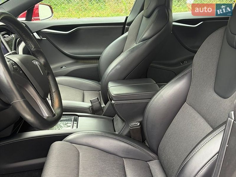 Фото Tesla Model S з оголошення AUTO.RIA
