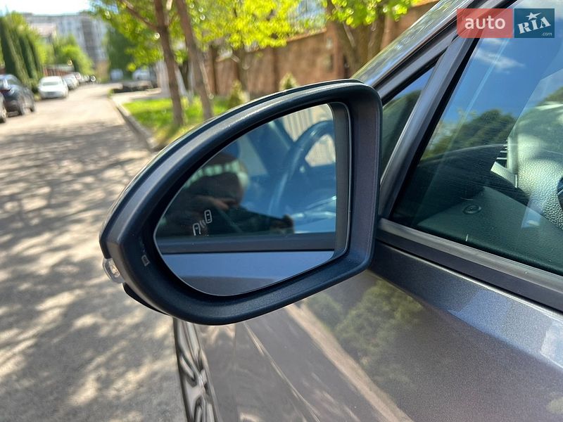 Фото Volkswagen e-Golf з оголошення AUTO.RIA
