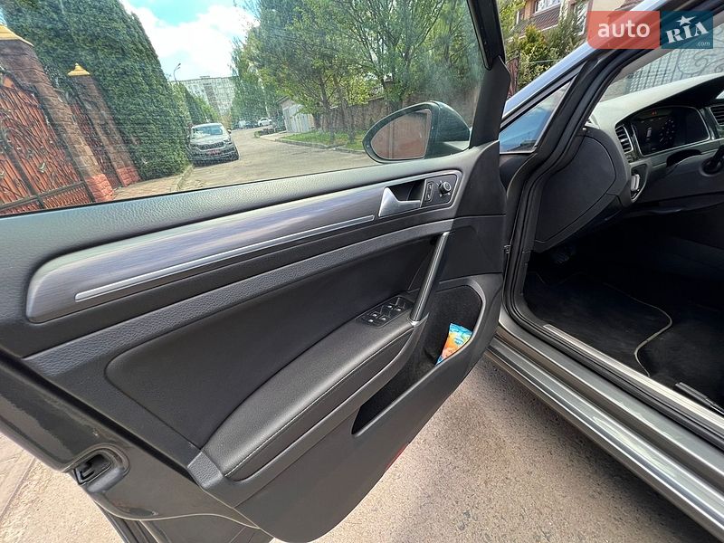 Фото Volkswagen e-Golf з оголошення AUTO.RIA