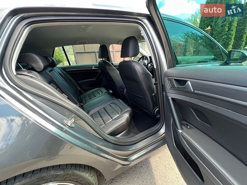 Фото Volkswagen e-Golf з оголошення AUTO.RIA