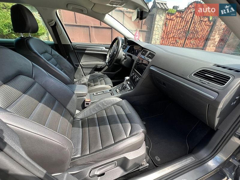 Фото Volkswagen e-Golf з оголошення AUTO.RIA