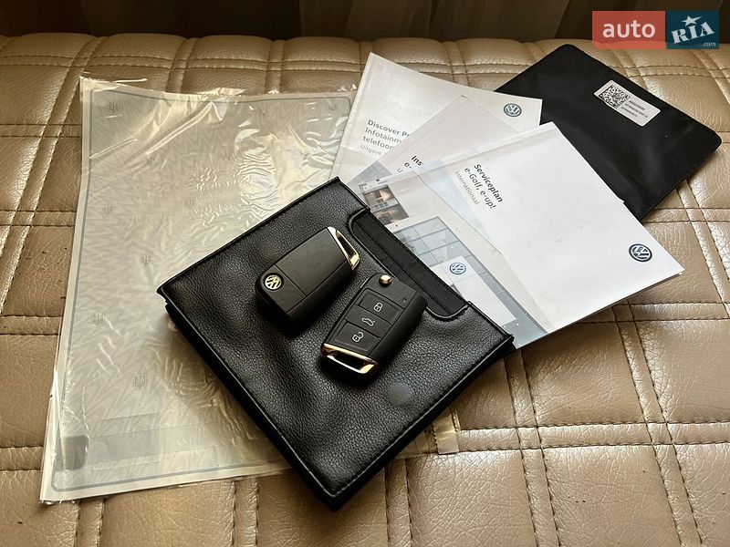Фото Volkswagen e-Golf з оголошення AUTO.RIA