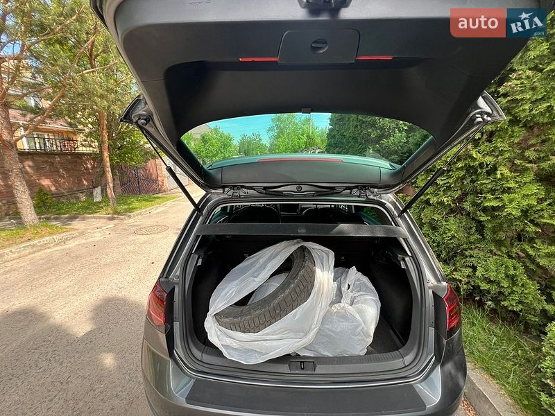 Фото Volkswagen e-Golf з оголошення AUTO.RIA