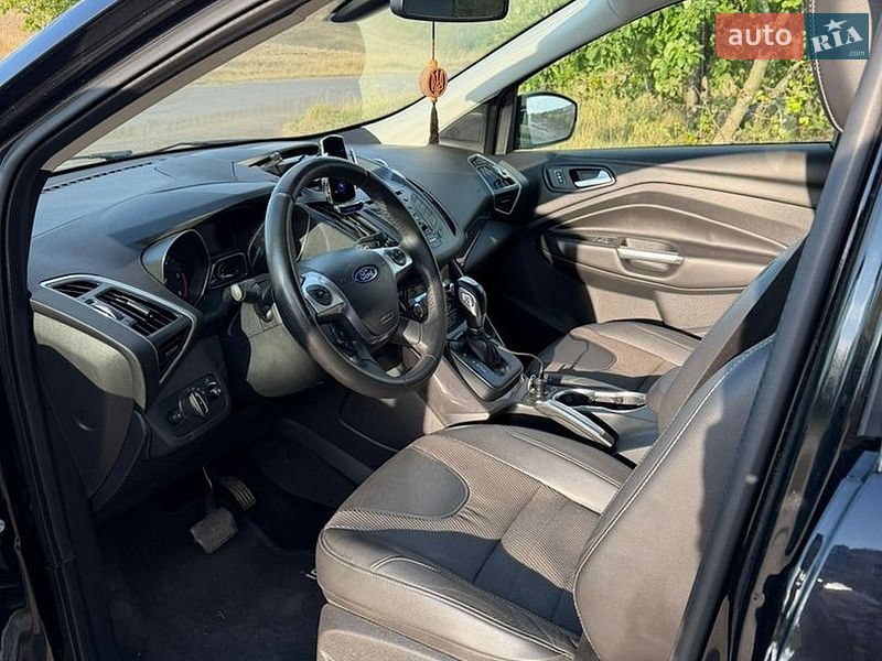 Фото Ford Kuga з оголошення AUTO.RIA