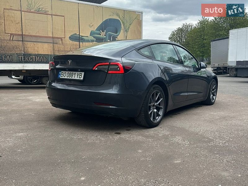 Фото Tesla Model 3 з оголошення AUTO.RIA