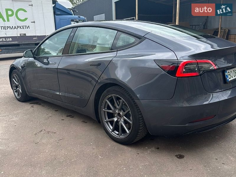 Фото Tesla Model 3 з оголошення AUTO.RIA