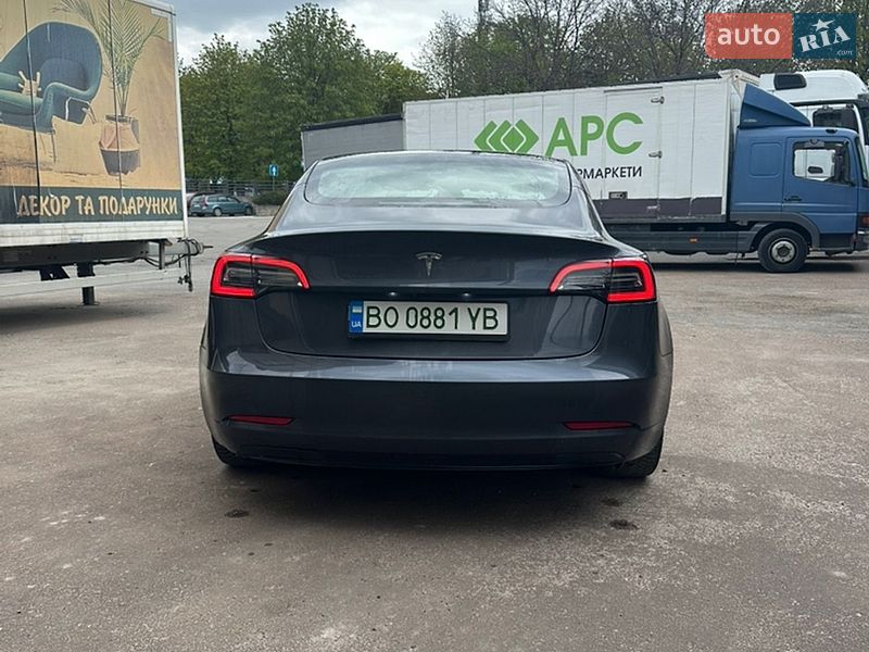 Фото Tesla Model 3 з оголошення AUTO.RIA