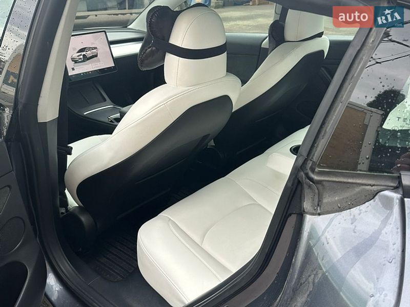 Фото Tesla Model 3 з оголошення AUTO.RIA