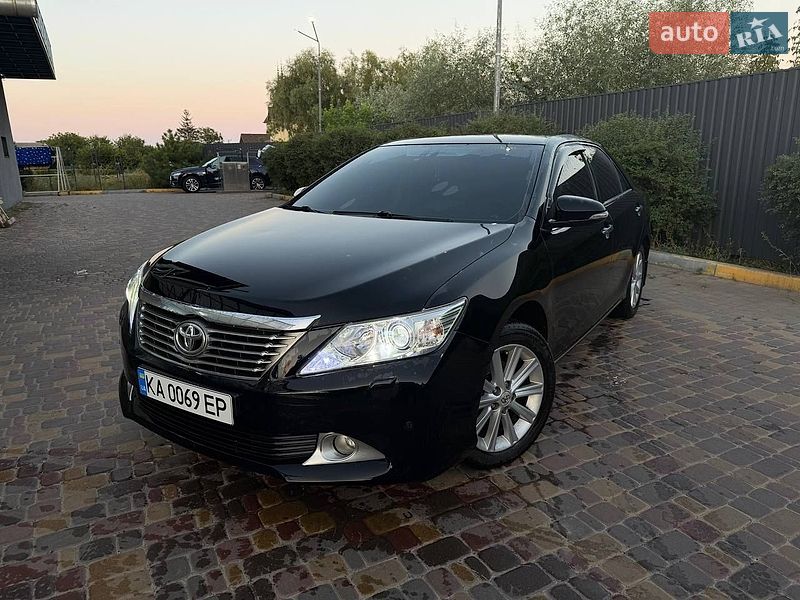 Фото Toyota Camry з оголошення AUTO.RIA
