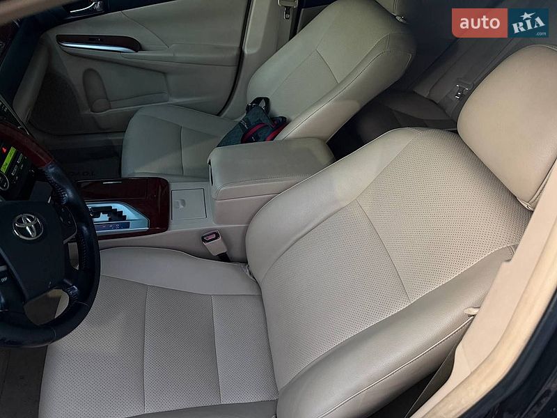 Фото Toyota Camry з оголошення AUTO.RIA