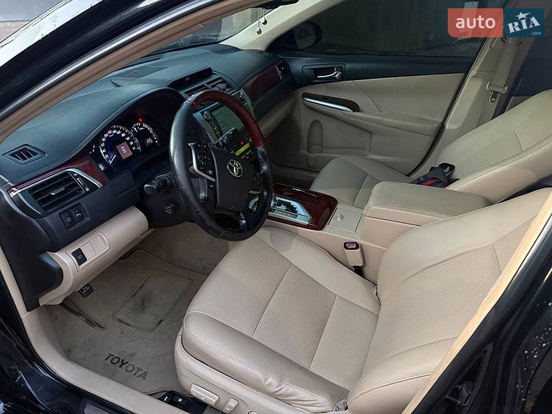 Фото Toyota Camry з оголошення AUTO.RIA