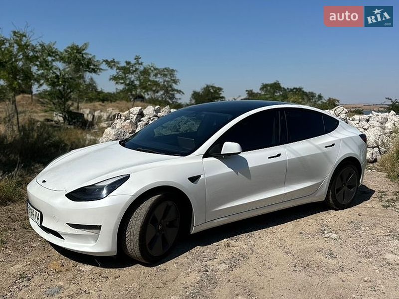 Фото Tesla Model 3 з оголошення AUTO.RIA