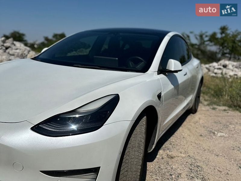 Фото Tesla Model 3 з оголошення AUTO.RIA