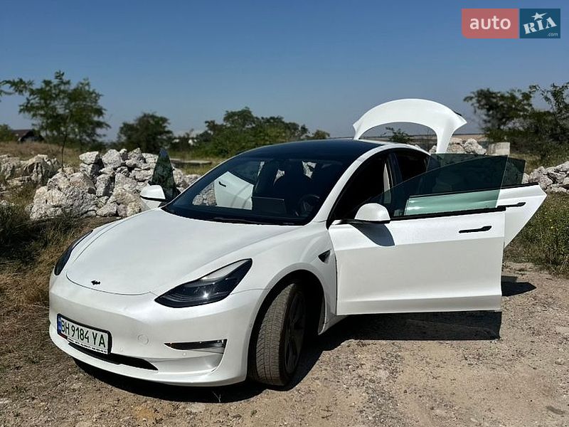 Фото Tesla Model 3 з оголошення AUTO.RIA