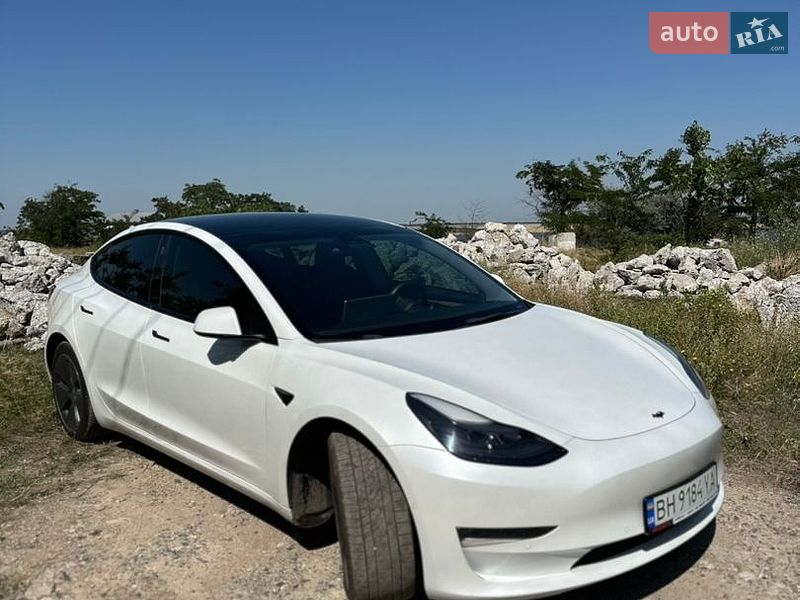 Фото Tesla Model 3 з оголошення AUTO.RIA