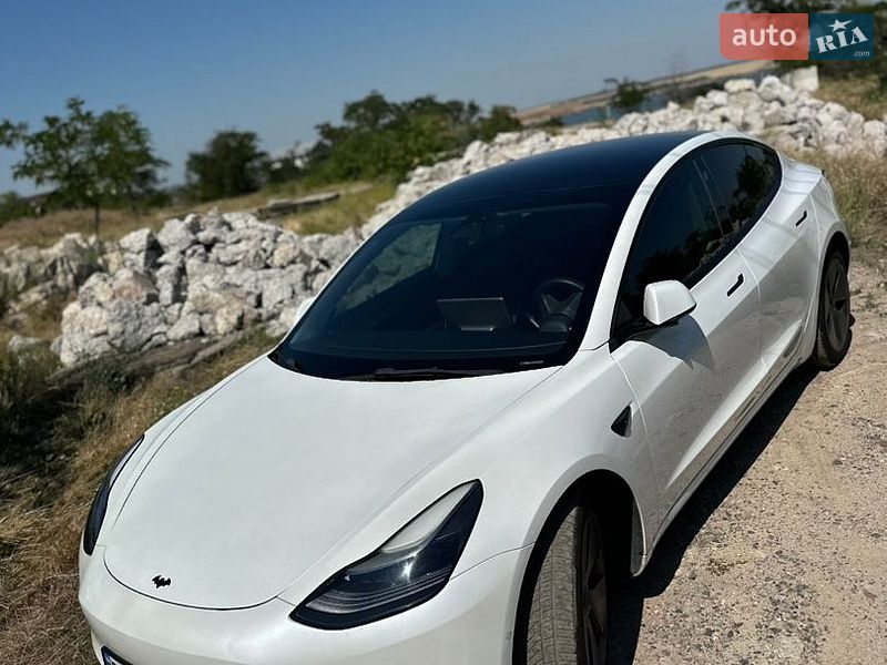 Фото Tesla Model 3 з оголошення AUTO.RIA