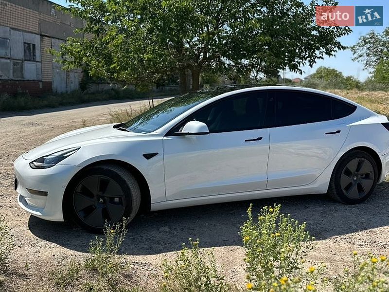 Фото Tesla Model 3 з оголошення AUTO.RIA