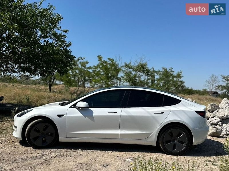 Фото Tesla Model 3 з оголошення AUTO.RIA
