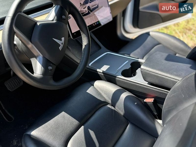 Фото Tesla Model 3 з оголошення AUTO.RIA