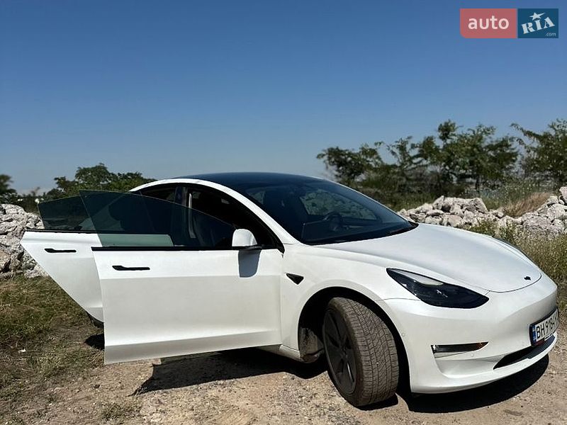 Фото Tesla Model 3 з оголошення AUTO.RIA