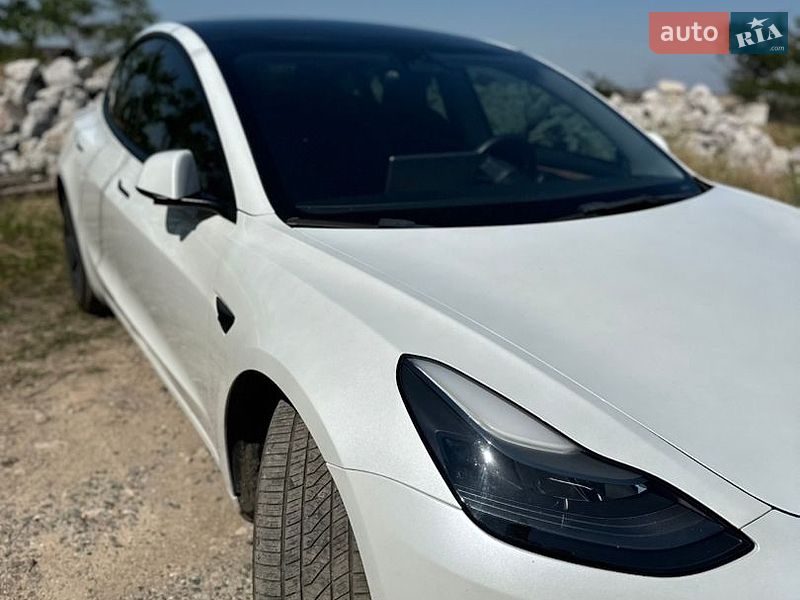Фото Tesla Model 3 з оголошення AUTO.RIA