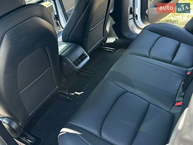 Фото Tesla Model 3 з оголошення AUTO.RIA